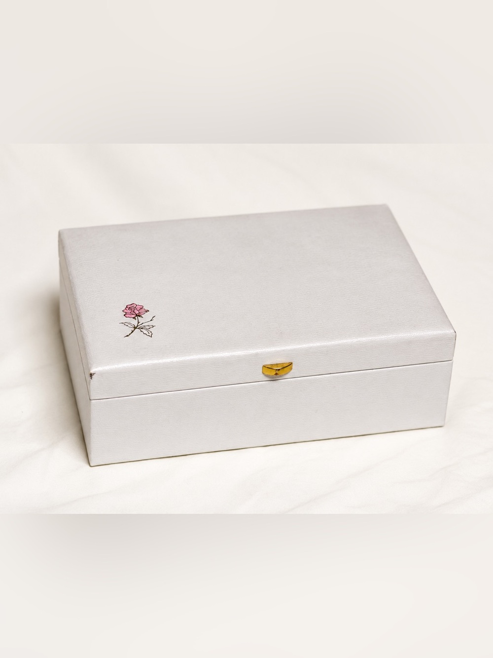 Vintage Mid Century Buxton Jewelry Box Made in USA White Floral Vanity Case